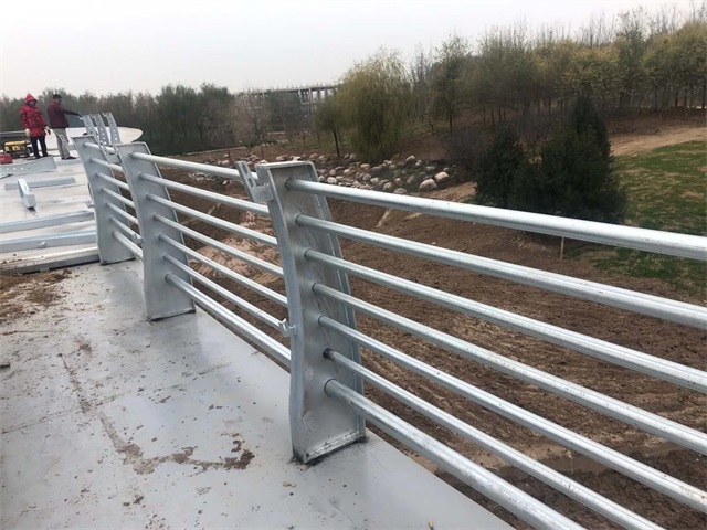 防（fáng）撞欄杆