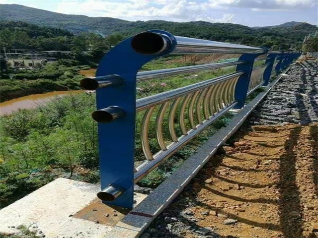 橋梁（liáng）防撞（zhuàng）欄杆