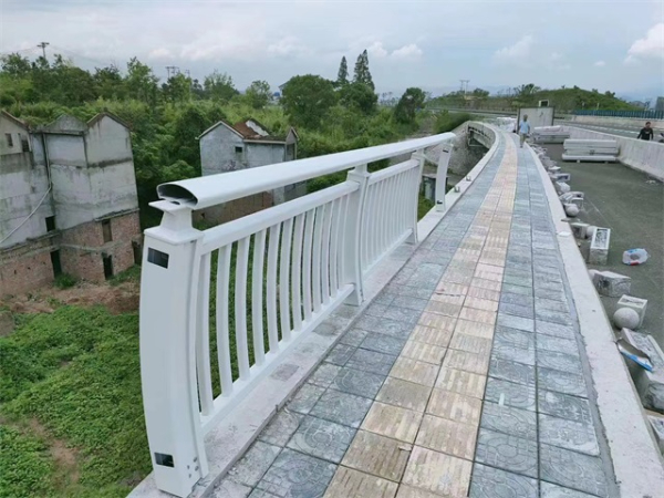 橋（qiáo）梁欄（lán）杆